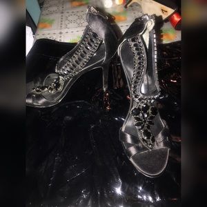 VERA WANG LAVENDER JEWELED HIGH HEELS